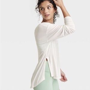 ZYIA white active sweater long sleeve top